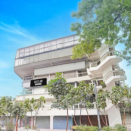 Super Hotel O Navrangpura Cg Road Formerly Hotel Yugraj Ahmedabad Exteriör bild