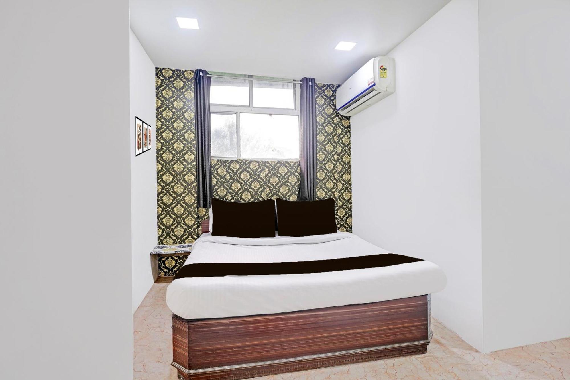 Super Hotel O Navrangpura Cg Road Formerly Hotel Yugraj Ahmedabad Exteriör bild