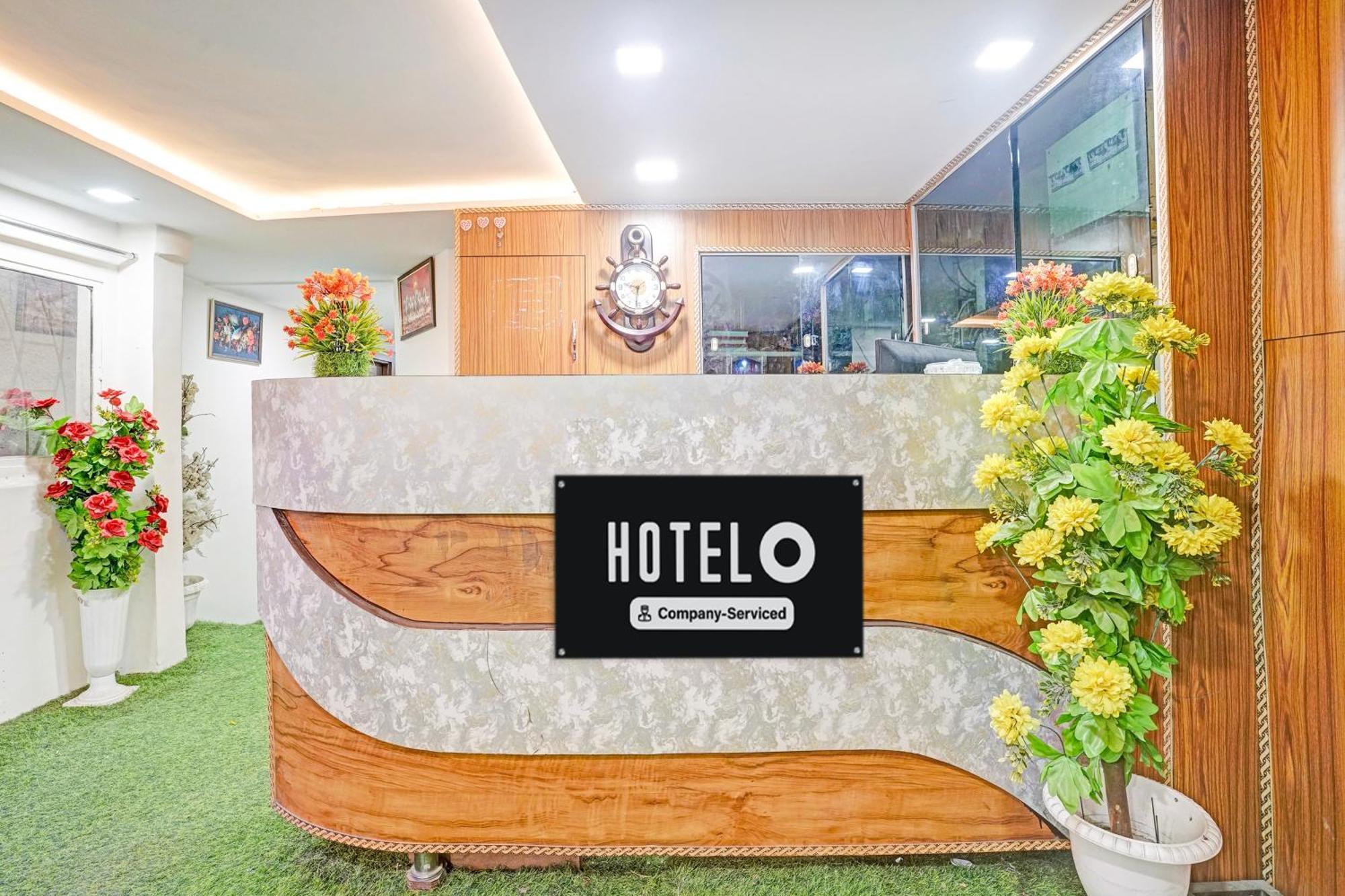 Super Hotel O Navrangpura Cg Road Formerly Hotel Yugraj Ahmedabad Exteriör bild