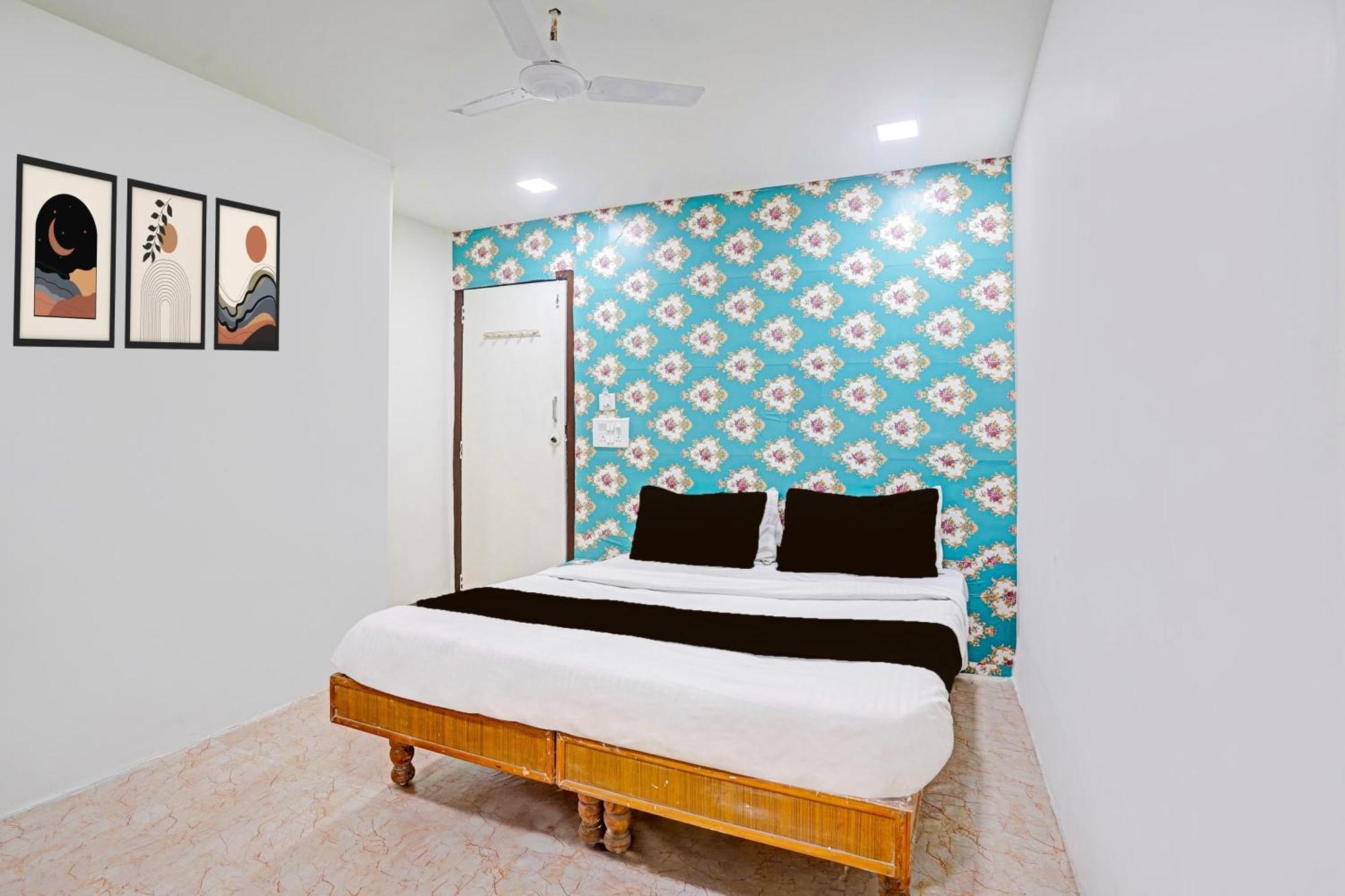 Super Hotel O Navrangpura Cg Road Formerly Hotel Yugraj Ahmedabad Exteriör bild